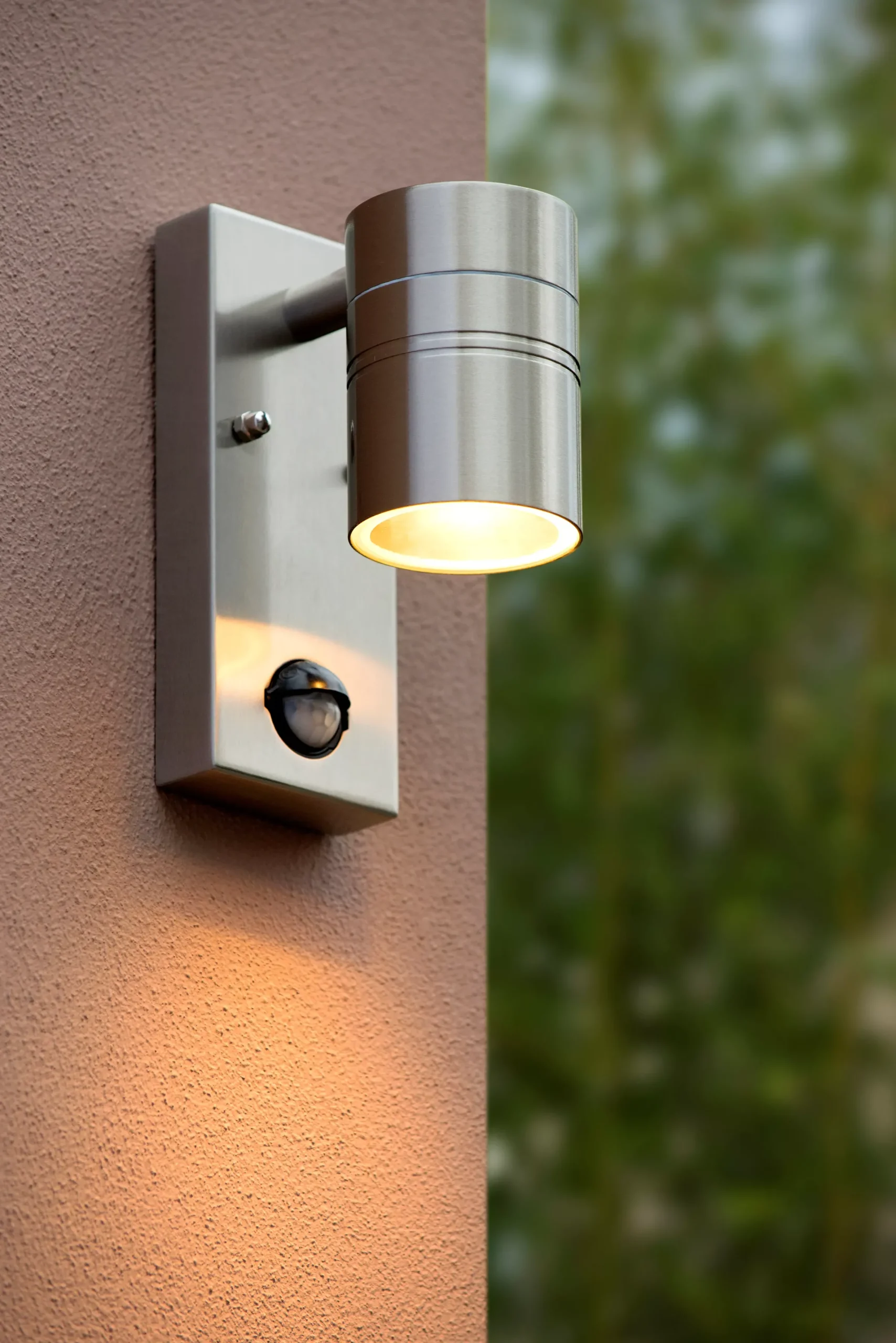 ARNE-LED IR - Wandspot / Wandlamp Binnen/Buiten - Ø 6,3 cm - LED - GU10 - 1x5W 2700K - IP44 - Beweging & dag/nacht sensor - Mat chroom*Lucide Sale