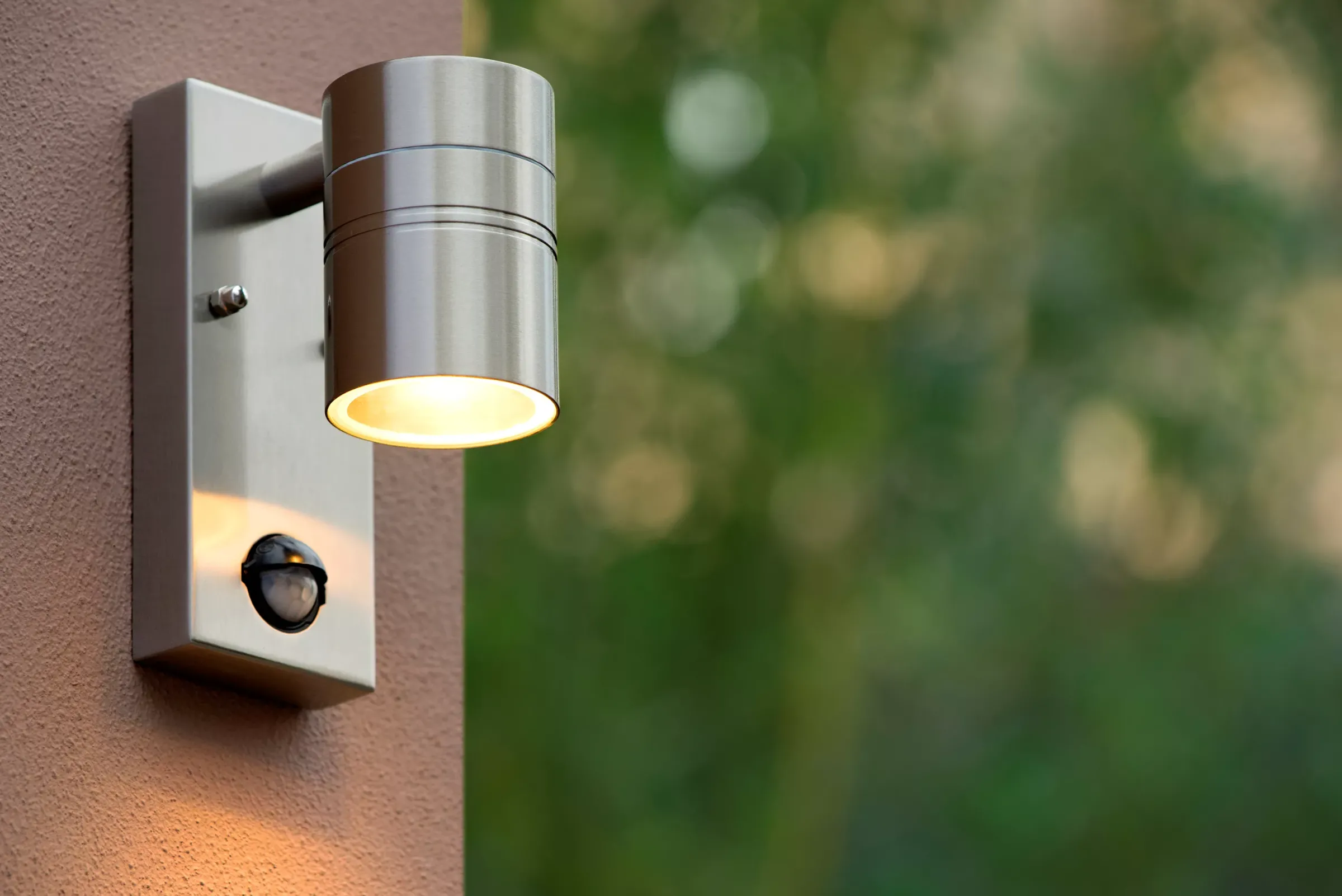 ARNE-LED IR - Wandspot / Wandlamp Binnen/Buiten - Ø 6,3 cm - LED - GU10 - 1x5W 2700K - IP44 - Beweging & dag/nacht sensor - Mat chroom*Lucide Sale