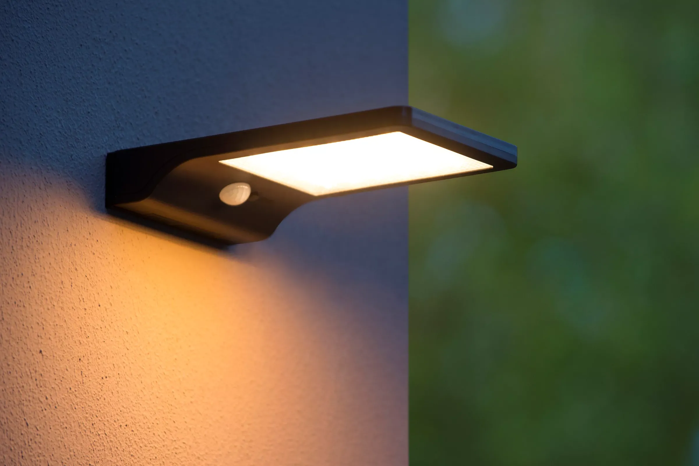 BASIC - Wandlamp - Zonne-energie - LED - 1x3W 2700K - IP44 - Beweging & dag/nacht sensor - Zwart*Lucide Best Sale