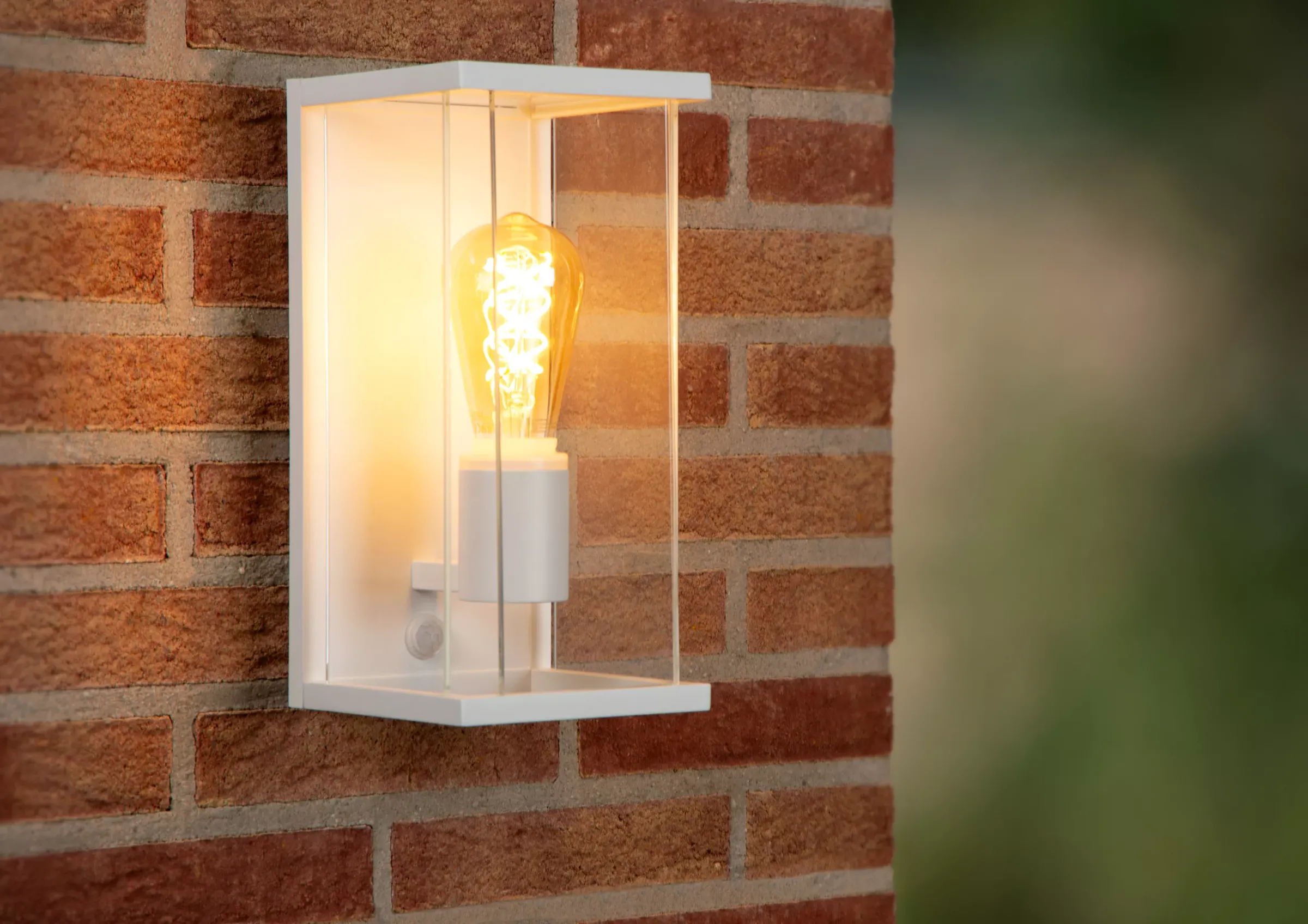 CLAIRE - Wandlamp Binnen/Buiten - 1xE27 - IP54 - Beweging & dag/nacht sensor - Wit*Lucide Clearance
