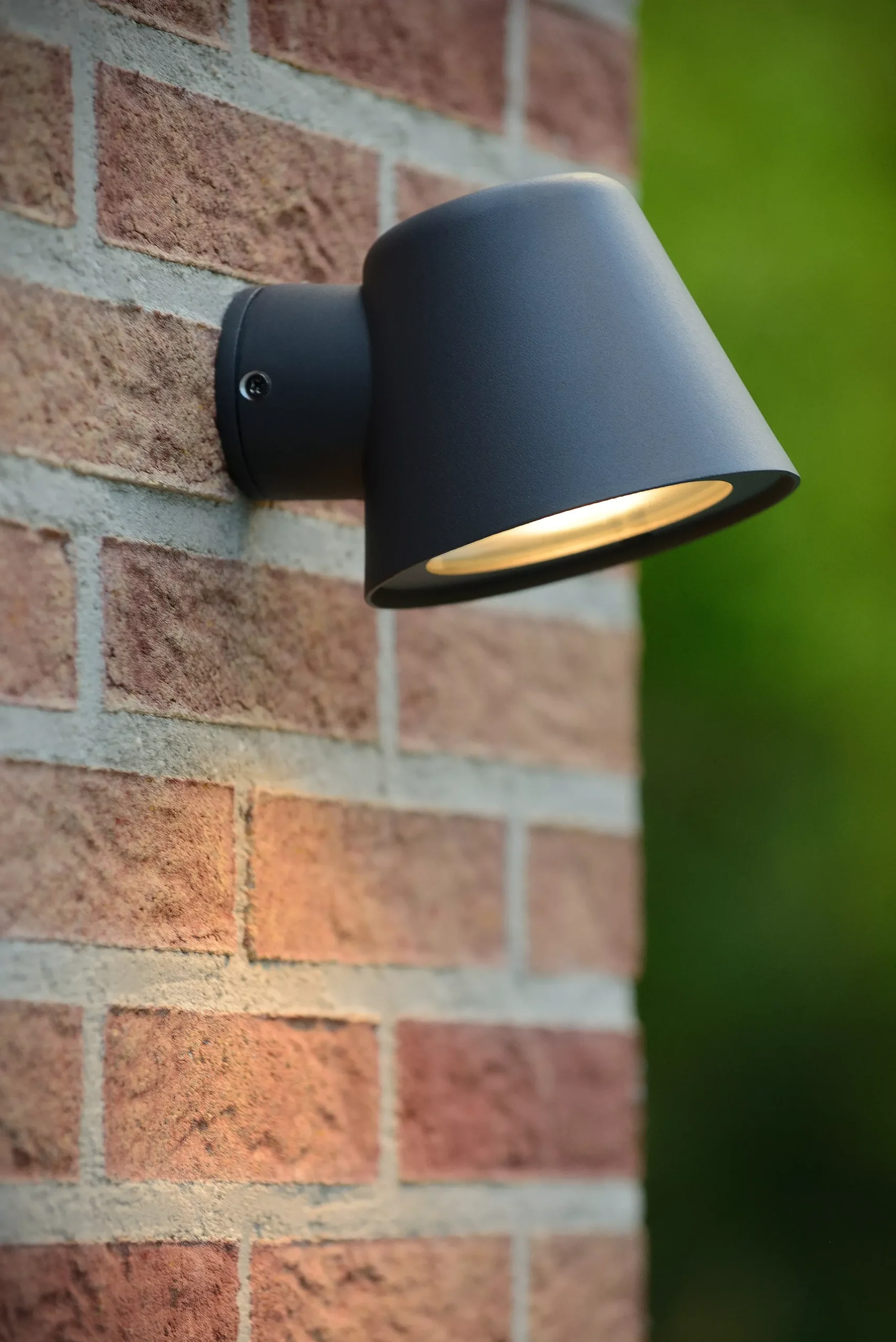 DINGO-LED - Wandlamp Binnen/Buiten - LED Dimb. - GU10 - 1x5W 3000K - IP44 - Antraciet*Lucide Online