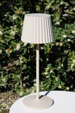 JUSTINE - Oplaadbare Tafellamp Binnen/Buiten - Accu/Batterij - LED Dimb. - 1x2W 2700K - IP54 - Met draadloos oplaadstation - Beige*Lucide New