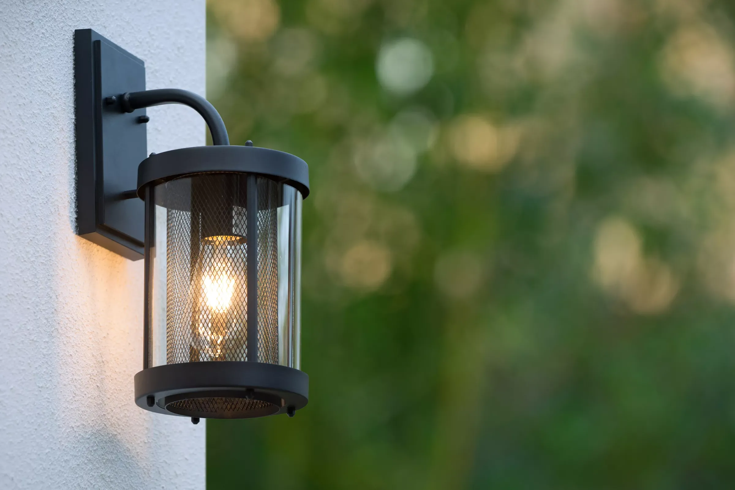 MAKKUM - Wandlamp Binnen/Buiten - 1xE27 - IP23 - Zwart*Lucide Shop