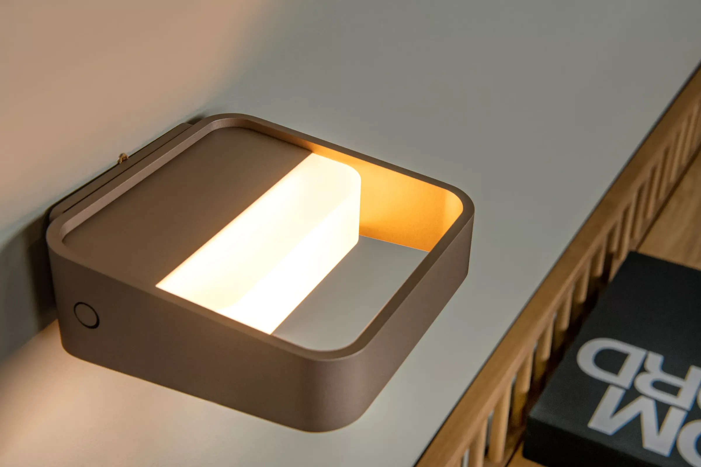 SILVI - Oplaadbare Wandlamp - Accu/Batterij - LED Dimb. - 1x3,7W 2700K - Roest bruin*Lucide Best